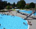Bild: jr
Abstand wahren im Waldsassener Egrensisbad. Umlagert war vor allem das Nichtschwimmerbecken, wo es Familien mit Kindern sichtlich gefiel.
