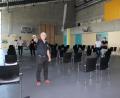Bild: pko
Architekt Michael Steidl (vorne) erläuterte dem Bauausschuss die Funktionen der neuen Turnhalle.



11: Architekt Michael Steidl (3.v.l.) stellte die Planung für den Pausenhof vor