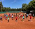 Bild: Tennisclub Waldershof/exb
Bei heißen Temperaturen trainierten 24 Kinder und Jugendliche im Sommercamp.