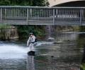 Bild: Markus Venzl
Leon Illenseer beim Wakeboarden auf der Vils.