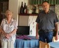 Bild: Gästeinformation Bad Neualbenreuth/exb
Ein überaus treuer Urlaubsgast ist Emmi Schuster, die seit einem halben Jahrhundert immer wieder in das Feriendomizil der Familie Hegen zurückkehrt. Von links Ursula Stingl von der Gäste-Info, Gastgeberin Elfriede Hegen, Emmi Schuster und Alfons Schnurrer vom Fremdenverkehrsverein.