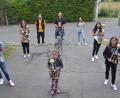 Bild: Kunz
Auch bei der Preisverleihung auf Abstand: Die Sieger des "Dance Your Style Contests" holen sich ihre Pokale und Gutscheine ab.