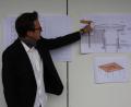 Bild: wro
Der beratende Fachmann von SHL-Architekten und Stadtplaner, Uwe Reil, nahm sich gut eine Stunde lang Zeit, um die Sanierung vorzustellen.