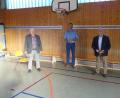 Bild: rtw
Bei der konstituierenden Sitzung der Verwaltungsgemeinschaft Neukirchen verabschiedete Zweiter Vorsitzender Roman Berr den ausscheidenden Verbandsrat Herbert Pilhofer (links) und Winfried Franz (rechts).