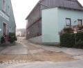 Bild: frd
"Desolat", so ist in der Sitzung des Teunzer Gemeinderats der Zustand der Wirtsgasse in Fuchsberg beschrieben worden. Nun ist im Zuge des Kanalbaus ein Komplettausbau auf den Weg gebracht.