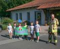 Bild: nza
Die Kinder vom Kindergarten bedankten sich bei der Feuerwehr mit einem selbstgebastelten Plakat.