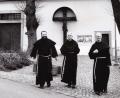 Archivbild: fef
Sie waren vor 20 Jahren die letzten deutschen Franziskaner-Minoriten in St. Felix: (von links) Pater Bernhard, Bruder Alois und Guardian Pater Stephan.