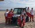 Bild: Michael Syttny/exb
Fast wie bei Baywatch: Die sechs jungen Oberpfälzer (von links) Nina Heringklee, Konstantin Karl, Daniel Stefandl, Robert Voss, Niklas Heringklee und Michael Syttny stehen vor ihrem Strandbuggy an der Lübecker Bucht.