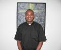 Bild: nid
Der aus Nigeria stammende Priester Kenneth Onuoha (Jahrgang 1979) ist für die Urlaubs- und Ferienzeit als "Aushilfe zur besonderen Verwendung" in der Pfarrei Oberviechtach tätig.