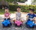 Bild: Kindergarten Schlammersdorf
Beim Bobycarrennen haben die Kleinen sichtlich Spaß.