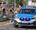 Bild: Kunz
Zwei Polizeistreifen und ein Polizeimotorrad eskortieren die Radler auf ihrem Weg durch die Innenstadt.