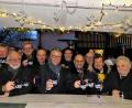 Bild: ubb
Mit einer heißen Tasse Glühwein stießen die Lions-Clubmitglieder und ihre Ehrengäste auf die gelungene Eröffnungsfeier an.