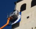 Bild: Heinrich Rosner/exb
Oben auf dem Kirchturm der Marienkirche wurden zwei Turmuhrenblätter erneuert, das südliche und das östliche.