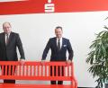 Bild: Gabi Schönberger
Eine Ruhebank ist das Geschäft der neuen Sparkassen-Spitze Gerhard Hösl und Johann Zach (von rechts) in den kommenden Jahren nicht. Ihr Ziel: eine sichere Bank für Kunden und Mitarbeiter.