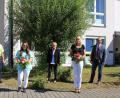 Bild: fks
Sehr stolz auf ihre Einserschülerinnen Diana Arnold und Kerstin Hösl (vorne von rechts) waren Einrichtungsleiter Andreas Wöhrl, stellvertretende Kreisgeschäftsführerin Edeltraud Sperber und stellvertretender Einrichtungsleiter Wolfgang Gruber (hinten, von rechts).