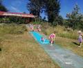 Bild: rpp
Bei Kaiserwetter genossen die Kinder die Rutschbahn im OGV-Garten.
