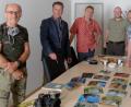 Bild: tr
Geschafft! Weil so viele Fotografen so gute Bilder eingereicht hatten, war es für die Juroren nicht leicht, die besten auszusuchen. Unser Bild zeigt die Jury mit Siegfried Steinkohl, Eberhard Freiherr von Gemmingen-Hornberg, Robert Mertl, Jonas Ständer, Ernst Tippmann und Marie Wittmann (von links).