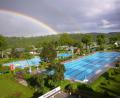 Bild: sam
Das Freibad Rieden kann zwar nicht immer mit einem solchen Regenbogen aufwarten, hat aber seit dem 13. Juni wieder geöffnet.