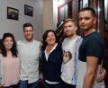 Bild: TVNOW
Jaweed aus Weiden (ganz rechts) kämpft bei "Schwiegertochter gesucht" um das Herz von Italiener Andrea (Dritter von links). Moderatorin Vera Int-Veen (Dritte von rechts) stattete den beiden in Sizilien einen Besuch ab.