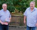 Bild: do
Aus Anlass des 70. Geburtstages überreichte Hermann Pfleger (re) an Andreas Steinl, 2. Vorsitzender der Kinderkrebshilfe in der Region Oberpfalz Nord, eine Spende von 1. 000 Euro.