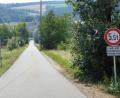 Bild: fsb
Diesen Hang und die angrenzende landwirtschaftliche Fläche oberhalb des Sportplatzes hinunter überflutete Starkregen die Ahornstraße und das Spielfeld.