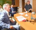Bild: Gabi Schönberger
Ernste Mienen im Rathaus bei (von links) Horst Arnold, OB Jens Meyer, Behindertenbeauftragtem Alexander Grundler und Annette Karl.