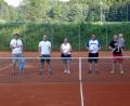 Bild: csk
Tennissparten-Gründungsmitglied Günter Frank (links) und SVE-Vorsitzender Benjamin Rischkau (rechts) freuten sich gemeinsam mit den Finalisten Thiemo Götzl, Susann Pinkernelle, Bernd Bielesch und Marcus Rupprecht (von links) über das erfolgreiche und spaßige Tennisturnier in Etzelwang.