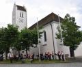 Bild: bö
In der über 300-jährigen Geschichte der Pfarrkirche Mariä Himmelfahrt war es das erste Mal, dass man das Pratrozinium mit Mund- und Nasen-Schutz abhalten musste. Aber dafür entschädigte die Blaskapelle St. Georg mit einer sommerlichen Abendserenade in lockerer Runde.