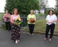 Bild: wro
Für Anni Riedl, Silvia Schemm, Christiane Bleistein (Bürgerbüro Mitterteich) und Resi Kreger (von links) gab es bei einem Ehrungsnachmittag der Mitterteicher Tafel Dankesworte und Blumenpräsente von Vorsitzender Nicole Fürst (rechts).