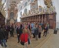 Archivbild: Norbert Grüner
So eng wie in auf diesem Foto dürfen die Besucher in der Basilika zurzeit zwar nicht beieinander stehen. Doch auch mit Abstand zu anderen Besuchern ist die Barockkirche immer ein Besuch wert.