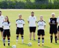 Bild: gsr
Mit sechs Neuzugängen gehen die beiden Frauenfußball-Teams des SV Neusorg in die Saison. Von links: Anna Friedrich (Co-Trainerin), Julia Küffner, Patrick Bauer (Co-Trainer), Laurina Osmani, Stephanie Schneck, Tobias Prechtl (Trainer 2. Mannschaft), Janina Sebald, Nadine Scharnagl, Christian König (Trainer 1. Mannschaft). Es fehlt Cordula Böhme.