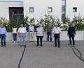 Bild: ibj
Den ausgeschiedenen Gemeinderatsmitgliedern Martin Wild, Otto Weiß und Josef Kotz (vorn, ab Dritter von links) danken CSU-Vorsitzender und Zweiter Bürgermeister Georg Götz, Dritte Bürgermeisterin Evi Höllerer, Bürgermeister Bernhard Lindner, stellvertretender Fraktionsvorsitzender Dominik Sachsenhauser und Fraktionsvorsitzender Florian Rauch (hinten von links).