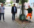 Bild: sne
Oliver Fehr, Edgar Knobloch und Alexander Eismann (von links) haben sich etwas zur Verbesserung der Bewässerung der Bäume im Stadtgebiet einfallen lassen.