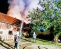 Bild: Hösamer
In der Nacht zum 10. August wurden Gebäude eines Bauernhofs in Steinach (Gemeinde Gleiritsch) ein Raub der Flammen. Die Polizei geht von einem technischen Defekt als Ursache aus.
