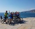 Bild: Obermeier/exb
Bei der Ankunft in Triest: Peter Roidl, Sabine Eichinger, Marion Wegerer, Rosi Kielmann, Franz Fruth und Anita Obermeier (von links) haben es geschafft. 540 Kilometer über die Alpen liegen hinter ihnen.