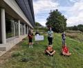 Bild: aun
Die Kommunionkinder aus Utzenhofen übergeben eine Spende für die Kinderkrebshilfe VKKK (Verein zur Förderung krebskranker und körperbehinderter Kinder Ostbayern).