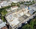 Bild: Gustl Beer
9000 Quadratmeter umfasst das Baufeld. Die Größe erschließt sich gut im Vergleich mit den Gebäuden von Oberpfalz-Medien rechts oben im Bild.