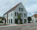 Bild: Portner
Seit fünf Jahren zieht das „Haus der Stiftung“ am neuen Max-Schwarz-Platz an der Nunzenrieder Straße die Blicke an.