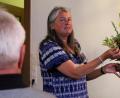 Bild: mvs
Getrocknet, gestoßen, in Öl, als Salbe oder Tee: Angelika Lang-Salzl teilte interessiertem Publikum ihr Wissen zur Heilkraft der Kräuter mit.