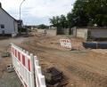 Bild: bk
Großbaustelle in Weiherhammer ist 2020 die Barbarastraße, hier der Bereich am Friedhof, Pfarrheim und Kinderhaus