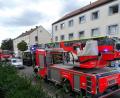Bild: Dobmeier
Im zweiten Obergeschoss (rechts im Bild) befand sich das Fenster, wo die Rauchentwicklung in der Danziger Straße gemeldet wurde und die Feuerwehr mittels Drehleiter eingestiegen war.