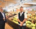 Bild: mia
Sorgen dafür, dass nicht nur junge Leute mit Top-Noten eine Chance im Berufsleben bekommen: Rewe-Kaufmann Andreas Schmid (rechts) aus Burglengenfeld und Markus Nitsch, Vorsitzender der Geschäftsführung bei der Agentur für Arbeit in Schwandorf.