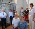 Bild: rha
Unter der Regie von Chorleiter und Organist Franz Winklmann (links) ist bei den Sonntagsgottesdiensten der Pfarreiengemeinschaft Vilseck-Schlicht-Sorghof stets für Abwechslung gesorgt. Hier die kleine Sing- und Kantorengruppe, die beim Abschieds-Gottesdienst von Pfarrvikar Hruday Madanu zu hören ist.