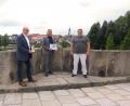 Bild: Stefan Malzer, Landkreis Tirschenreuth/exb
Die kostenlosen Beratungen starten wieder nach der Sommerpause am 3.September. Eine Anmeldung ist unbedingt erforderlich. Im Bild (von links) Matthias Rösch, Landrat Roland Grillmeier und Regionalmanager Florian Rüth.