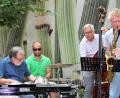 Bild: Williamson, Dagmar
"All Blues" von Miles Davis im Sechsachteltakt ist in ihrem Repertoire: Uli Wähner (Piano), Max Gellfart (Schlagzeug), Michael Scherer (Bass) und Markus Strobl (Saxophon) sind Leroy Liqueur.