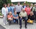 Bild: no
Bei der Gratulationscour (stehend von links); Gerda Englhard und Annemie Niebler (beide OGV Angfeld), Elisabeth Dürgner (katholische Pfarrei), Bürgermeister Dieter Dehling, Pfarrer Thomas Schertel, Christa Franz, Herbert Ernst (CSU Illschwang), Schützenmeister Werner Gleißner, Werner Englhard (SVI); knieend bzw.sitzend von links Monika Gleißner und Simone Dietrich (beide Katholischer Frauenbund), Georg Franz und Ulrike Heldrich (SVI)