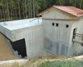 Bild: Portner
Nur das Armaturen-Haus bleibt sichtbar, während der Rohrkeller sowie der Flachbau mit den zwei Wasserkammern im Erdreich verschwindet.