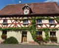 Bild: hka
Ein Blickfang in Riglashof, der Hahna-Hof mit seinem Fachwerk, seinem Bibelspruch und der ganz besonderen Uhr.
