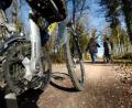 Symbolbild: Felix Kästle/dpa
Mountainbikes haben selten Fahrradklingeln. Das ist aber nicht der einzige Grund, weshalb es häufiger zu Streit mit Fußgängern kommt.