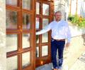 Bild: fjo
Die Klinke der Rathaustür hat Markus Bauriedl als neuer Bürgermeister von Waidhaus nun noch viel öfter in der Hand. Er geht sein Amt mit Elan an und legt Wert auf den Kontakt zu den Bürgern. In Coronazeiten nicht einfach umzusetzen.